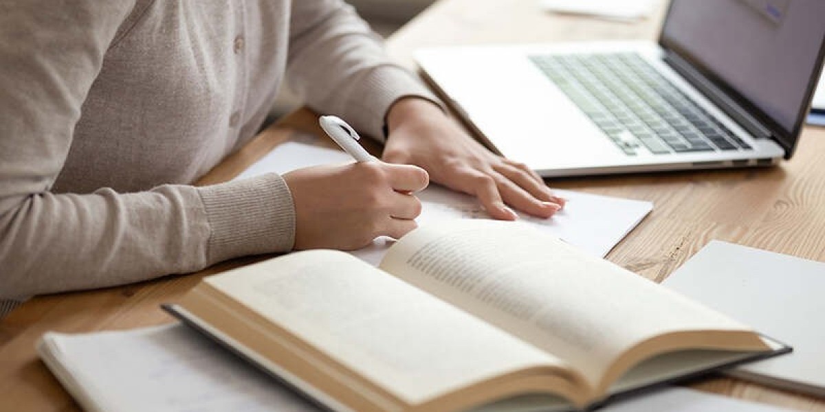 A Complete Guide to Choosing the Right Business Plan Writing Services