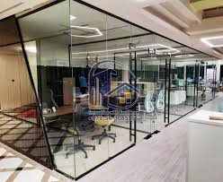 Expert Installation of Glass Fenced Swimming Pools in Dubai1