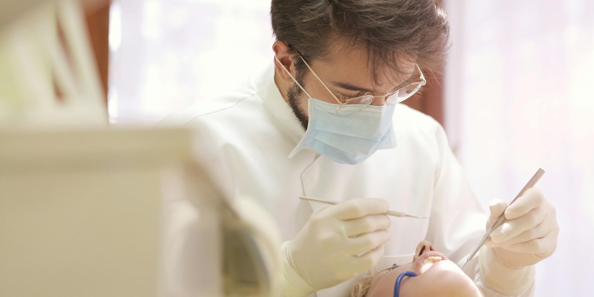 7 Great Benefits of Upper Partial Dentures for Everyday Comfort