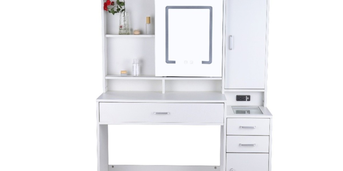 Why Every Salon Needs a Reliable Salon Mirror