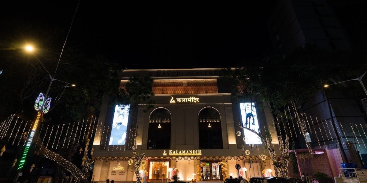 Gold,Diamond, and Platinum Jewelry at Kalamandir Jewellers in Borivali
