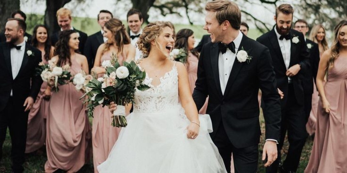 Why You Need a Skilled Candid Wedding Photographer Ireland Couples Trust