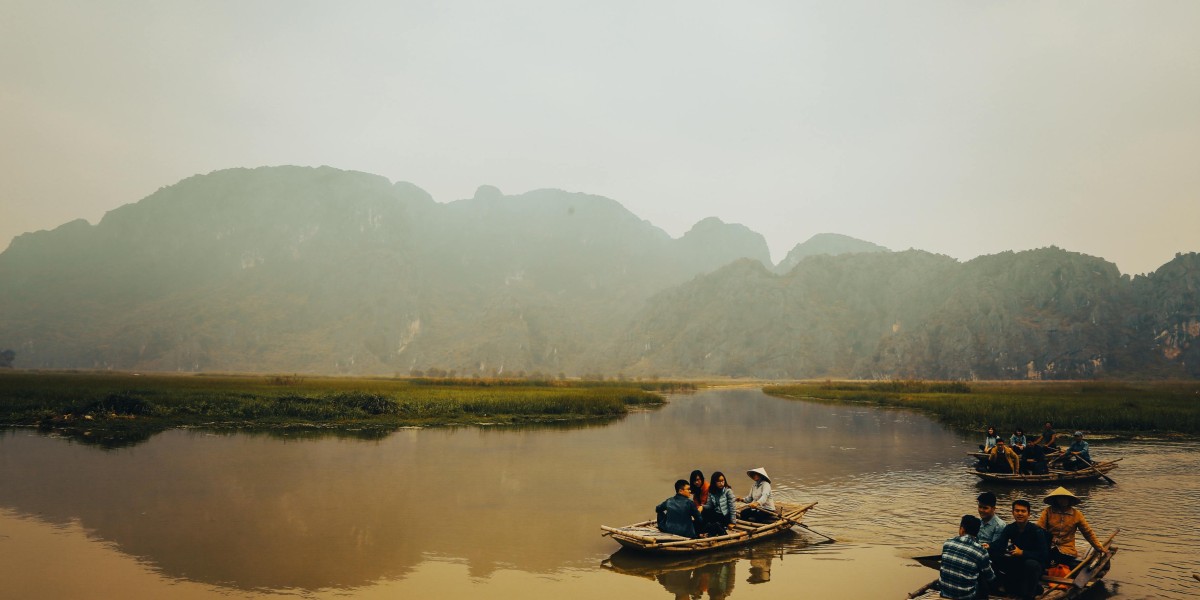 How to efficiently farm Mirror of Kalandra this season? A summary of trending u4gm strategies.